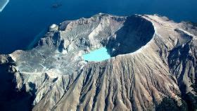Im nordatlantik haben die zahlreichen vulkane islands die gleichnamige hauptinsel sowie etliche kleinere inseln wie die inselgruppe der westmännerinseln oder die kleinen inseln und schären im fjord breiðafjörður geschaffen und nachhaltig geprägt. Die 10 faszinierendsten Vulkane der Welt