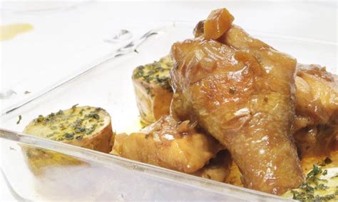 Para conseguir un buen pollo a la cerveza te recomendamos elegir una cerveza negra por su buen sabor al cocinar. Receta de Pollo a la cerveza negra con patatas asadas ...