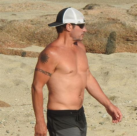 Nick Lachey Sunbathing Shirtless On A Beach Gay Male Celebs Com