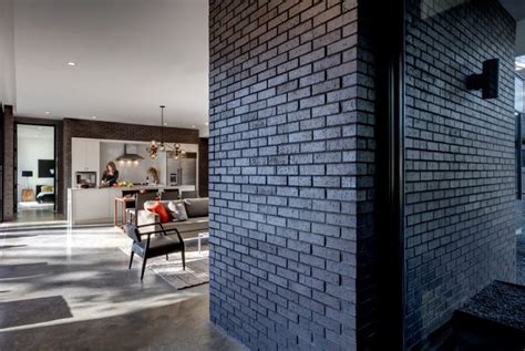 Shop the latest black brick house deals on aliexpress. Texas House With Dramatic Black Brick Cladding - DigsDigs