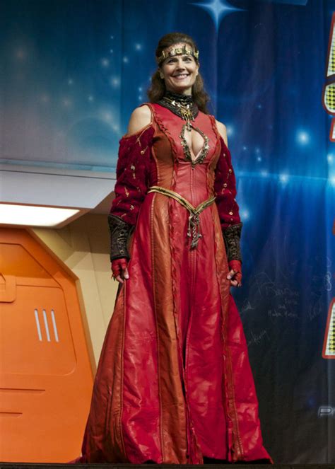 Terry Farrell Transforms Into Jadzia Dax On Stage Trekkie Feminist