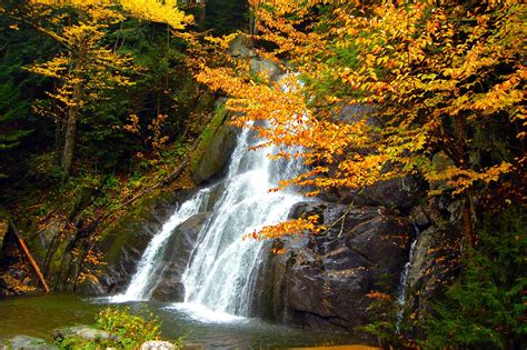 Take This Gorgeous Road Trip To See The Best Fall Foliage In Vermont