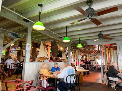 8 Best Outer Banks Nc Restaurants Must Try Obx Northern Beach Restaurants