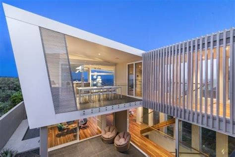 Did you know you could get a hanging fish tank, a coffee table fish tank or a system of aquarium globes to house of course, there is a huge amount of weight between the glass and the water, so even if you've never been super into fish as pets, these fun modern fish tank designs might just convert you. Grand Designs Melbourne Water Tank House