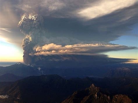Chiles Calbuco Volcano Erupts Spectacularly Popular Science