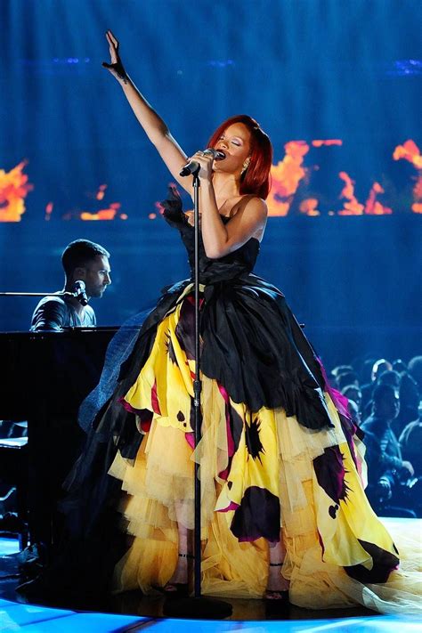 43 Of Rihannas Most Sensational On Stage Looks Rihanna Stage Outfits