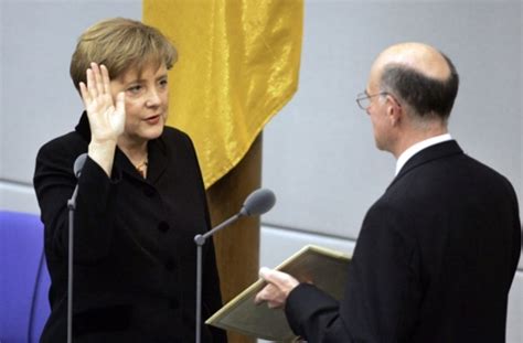 Her christian democratic union narrowly defeated gerhard schröder's social democratic party (sdp) in. Vor zehn Jahren hat Angela Merkel zum ersten Mal den Eid ...