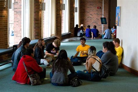 Great schools are the product of a design that brings together capable and motivated students, talented faculty and support staff, and the resources needed to provide opportunities to dream and to realize those dreams. jean manas, rc 83, robert college board of trustees chairperson. New Students Welcomed to Knox College Community - Knox College