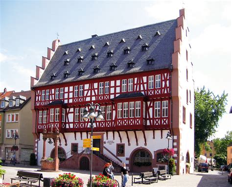 Hanau is best known as the home of jacob and wilhelm grimm who grew up here in the late 18th century, going on (as the brothers grimm) to make a name for. Deutsches Goldschmiedehaus