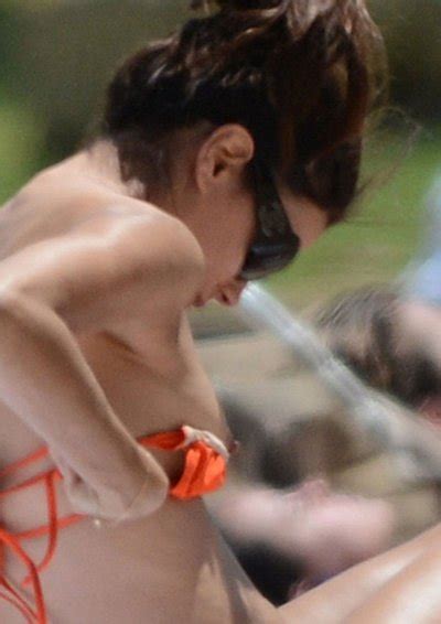 Oops Eva Longoria Has A Nipple Slip Accident To O Tumbex