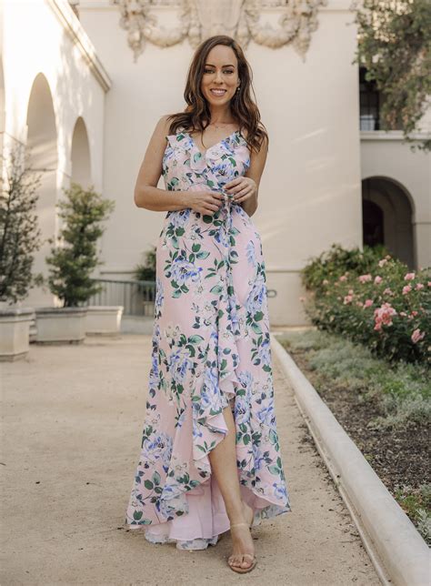 Sydne Style Shows What To Wear To A Wedding In The Summer In Floral Dress Sydne Style