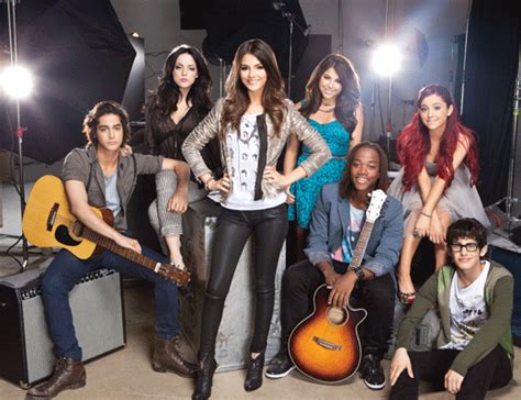 Cast Of Victorious Real Names Liz Gillies Elizabeth Gillies Old Tv