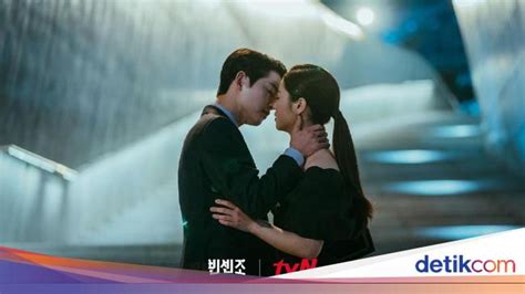 Jeon Yeo Bin Pilih Ciuman Dengan Song Joong Ki Sebagai Adegan Terbaik