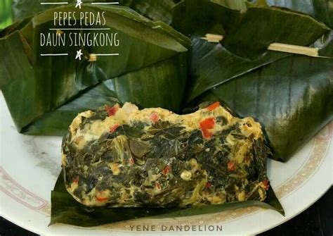 Siangi daun singkong kemudian rebus dikasih garam biar warnanya tetap hijau, apabila sudah matang angkat kemudian peras sampai habis air nya. Pepes Pedas Daun Singkong #Dandelion | Resep di 2020 ...