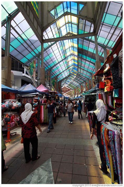 Petronas filarmoni salonu'a kolay erişim imkanı sunmaktadır. Bazar, Masjid India. (Photo ID 18048-kualalum)