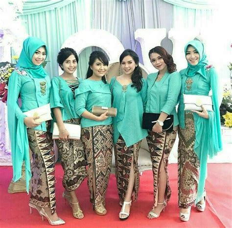 Untuk kamu yang bertubuh gemuk, maka bisa mencoba model kebaya pengantin modern akad. Inspirasi Kebaya Akad Nikah Modern Cantik - Jual Baju Brokat & Kebaya Modern Untuk Pesta ...
