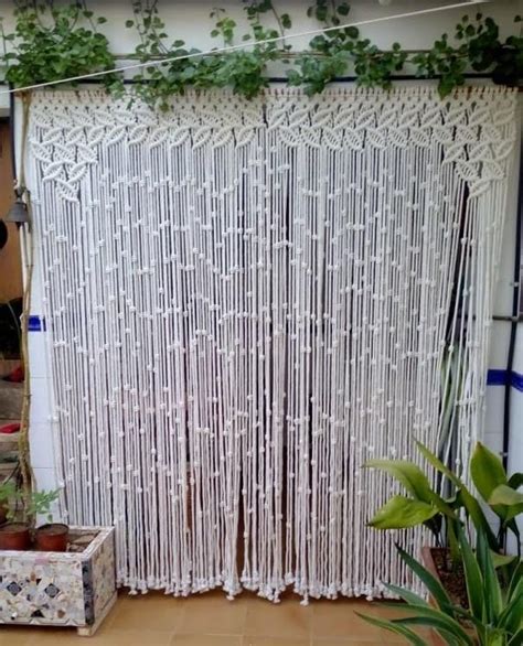 It was so easy i did it myself, let me show you how to! 36 Impressive DIY Outdoor Privacy Screens Ideas You'll ...