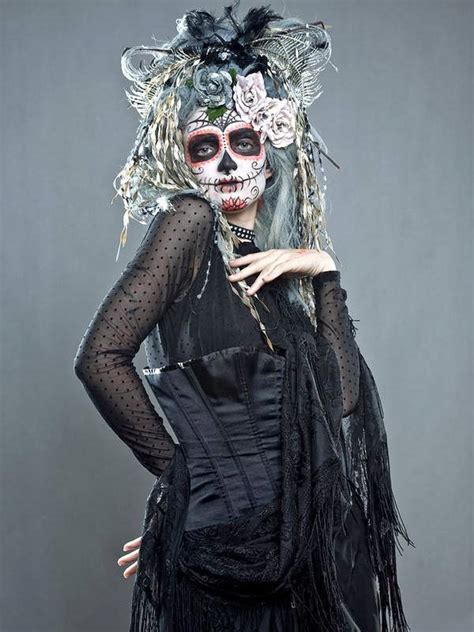 This project is beautiful enough to be interesting for tweens and teens, but easy enough for preschool kids to make! Annies Costumes: Day of the Dead Makeup Ideas