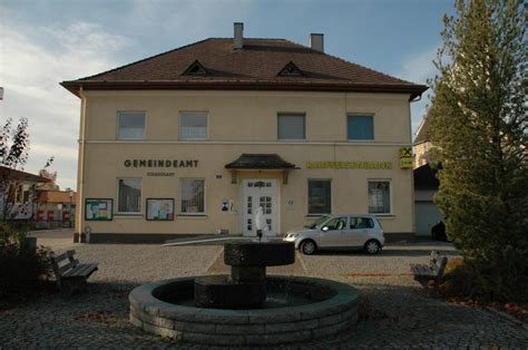 Postal address, phone, #de_edifice# fax number, email address, website, mayor. Gemeindeamt Mühlheim am Inn