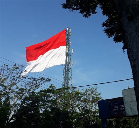 Ia merujuk pada sebuah hadits yang setelah ditelisik oleh redaksi ternyata memang ada di. Arti Warna Bendera Merah Putih Bendera Indonesia ...