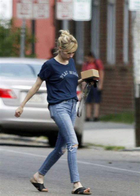 Emma Roberts In Ripped Jeans 03 Gotceleb