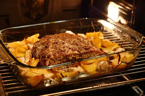 Voor 100 gram luikse siroop wordt 400 gram vruchten zoals appels en peren gebruikt. Varkensgebraad met mosterd en Luikse siroop - Porc qualité ...