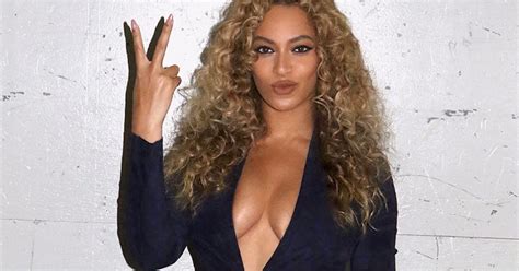 Beyonce Pregnancy Photo December 2016 POPSUGAR Celebrity