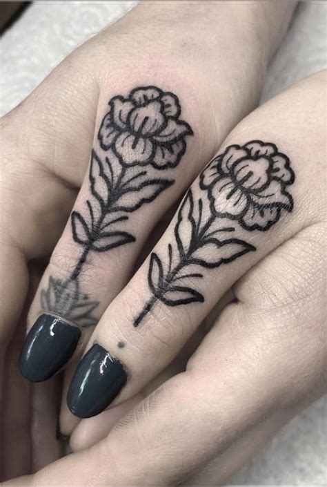 26 Amazing Finger Tattoos Designs Page 4 Of 26 Lily Fashion Style