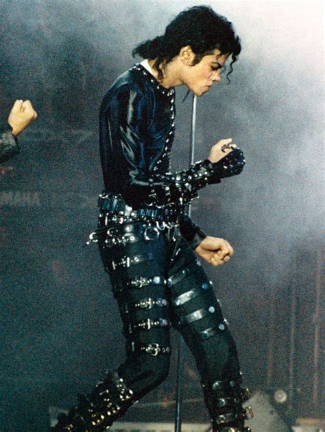 Fans and family remember michael jackson on the 8th anniversary of his death. Michael Jackson : l'album photo - Elle