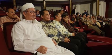 Dia adalah seorang ustaz berdarah melayu deli dan riau. BPS Jangan Takuti Rakyat, Kan Para Pejabat Optimis Ekonomi ...