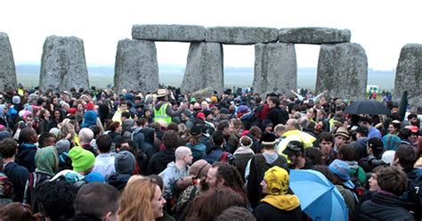 Summer Solstice Thousands Celebrate At Stonehenge Mirror Online