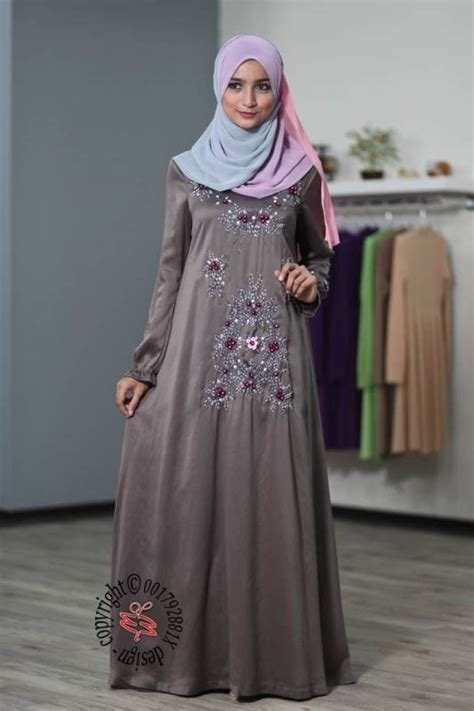 Kebaya labuh kebiasaannya mempunyai labuh. efFASTorage: Jubah Sulam Muslimah