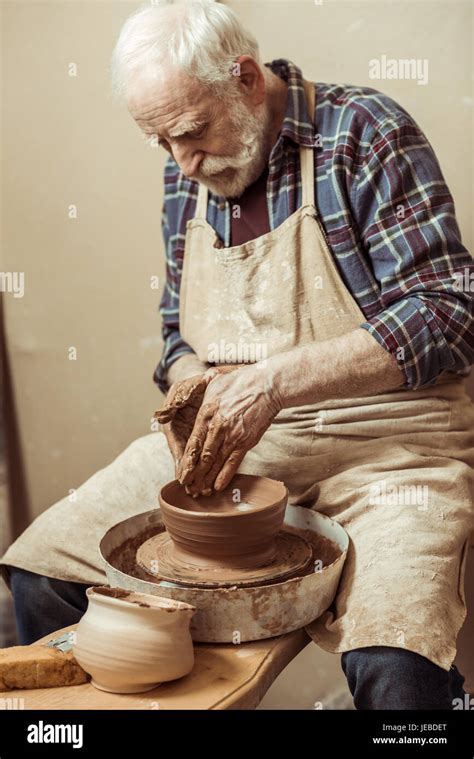 Keramik Keramik Handwerker Arbeit Fotos Und Bildmaterial In Hoher Aufl Sung Alamy