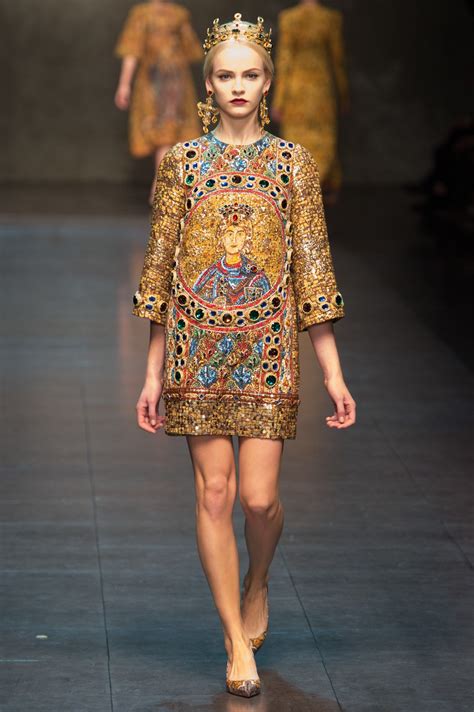 Dolce And Gabbana Fall 2013 Ready To Wear Fashion Show แฟชั่น และ