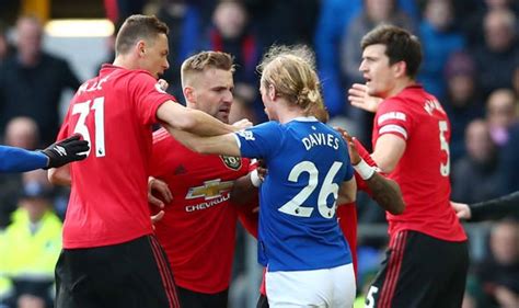 Man utd saat ini menempati posisi kedua klasemen sementara dengan 44 poin. Everton 1-1 Man Utd: Carlo Ancelotti sent off after VAR chalks off stoppage-time winner ...