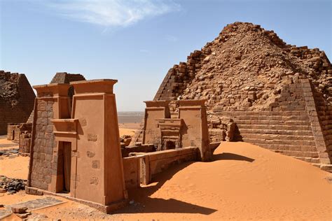 Piramides De Nubia Sudán Estas Piramides Tienen Entre 6 Y 30 Metros De