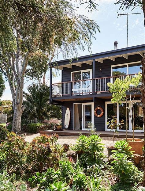 Because bohemian design is inspired by artists and it emphasizes the unique, you'll usually find various handmade items in a boho space. Boho home Exterior - 39 Modern Homes Decorating With Black ...