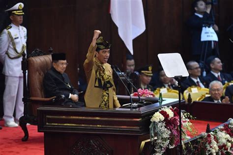Check spelling or type a new query. Gaya Jokowi Sampaikan Pidato dengan Baju Adat Sasak