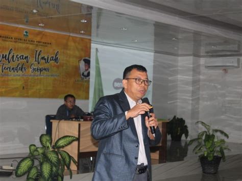 Profesionalisme guru berdasarkan kelayakan akademik? Dosen Program Doktor UMY menjadi Narasumber Penulisan ...