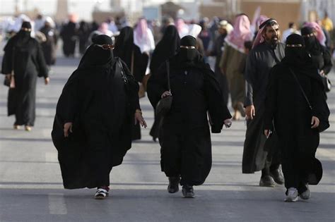 Saudi Women No Longer Have To Wear Long Loose Black Outfits Aka Abaya Egyptian Streets
