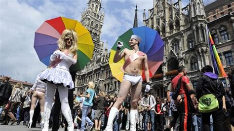 München Schwule Und Lesben Feiern Christopher Street Day Augsburger Allgemeine