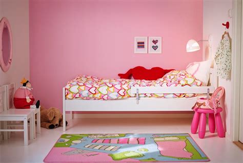 La décoratrice helen svensson optimise l'espace avec brio, avec cette chambre douillette et minimaliste, en enfilade avec la salle de bain. IKEA : nouveautés printemps-été 2016 en chambres enfants ...