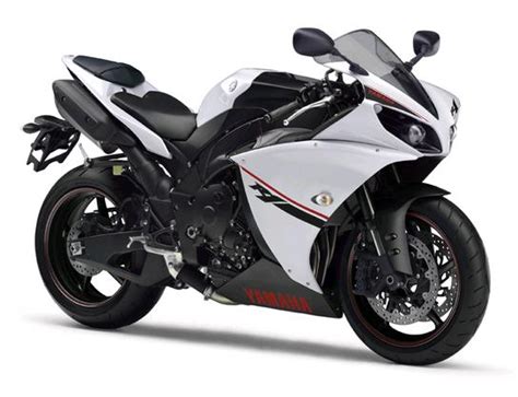 What other items do customers buy after viewing this item? Yamaha YZF-R1 Price, Specs, Review, Pics & Mileage in India