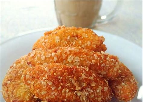 Selain enak untuk dimakan secara langsung, pisang raja juga dapat diolah menjadi kue bolu pisang raja, kue tradisional nagasari, dan cocok untuk dikonsumsi secara langsung, maupun diolah dengan cara digoreng atau dikukus. Resep Pisang Goreng Enak dan Sederhana Ala Cake