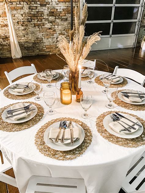 20 Round Table Setting Ideas
