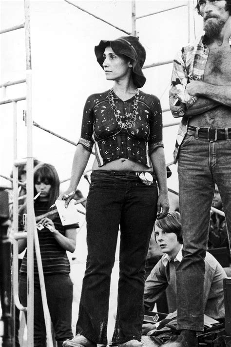 girls from woodstock 1969 show the origin of todays fashion 1969 woodstock woodstock estilo