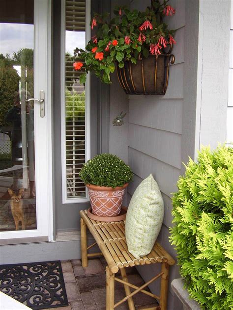 34 Beautiful Porch Wall Decor Ideas To Make Your Outdoor Area More