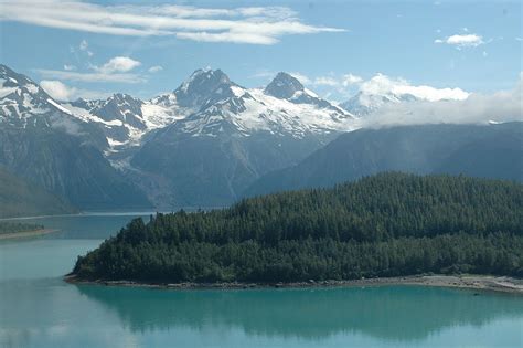 The earthquake was felt throughout most of mainland alaska, as far west as dutch harbor in the aleutian islands. The Largest Wave in History - Knowledge Stew