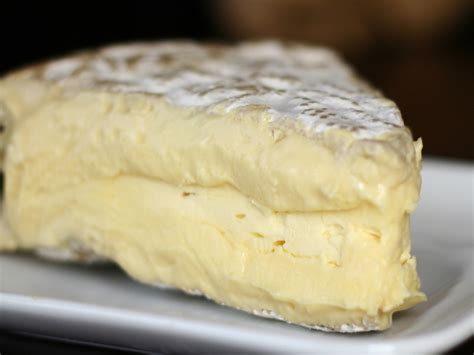 Acravan The Varieties Of Brie From The French Cheese Book