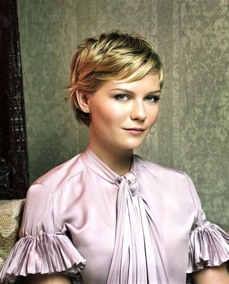 Kirsten Dunst Short Crop In Perfect Shade Of Blonde Awesome Makeup Too Pixie Hairstyles
